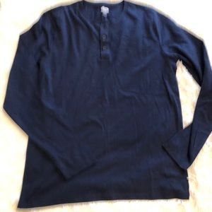 Men’s crew neck lightweight long sleeve shirt